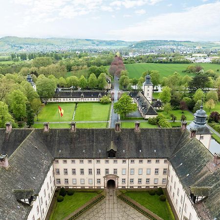 Luxus Wohnen Im Schloss Corvey Fuer 1-6 Gaeste Im Unesco Weltkulturerbe Hoexter Weserbergland Free W-Lan Parken Netflix Fuer Familien Paare Und Geschaeftsreisende Inkl Handtuecher Seife Nintendo Switch Uvm Eksteriør billede