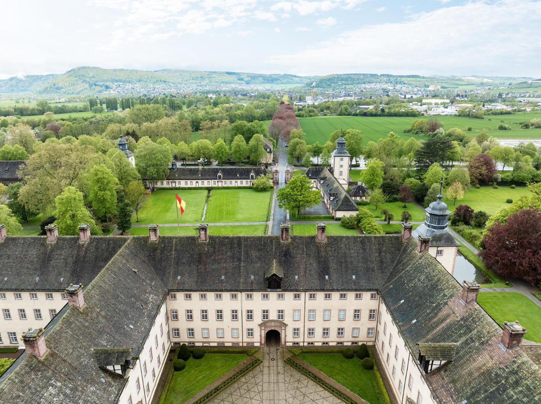 Luxus Wohnen Im Schloss Corvey Fuer 1-6 Gaeste Im Unesco Weltkulturerbe Hoexter Weserbergland Free W-Lan Parken Netflix Fuer Familien Paare Und Geschaeftsreisende Inkl Handtuecher Seife Nintendo Switch Uvm Eksteriør billede