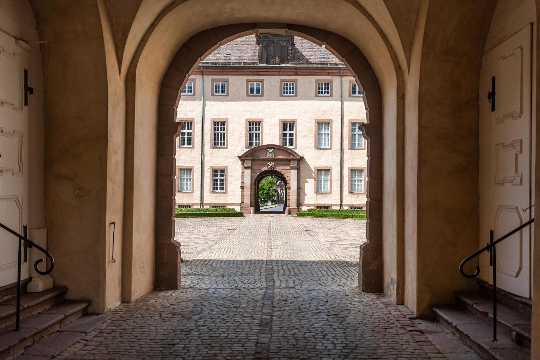 Luxus Wohnen Im Schloss Corvey Fuer 1-6 Gaeste Im Unesco Weltkulturerbe Hoexter Weserbergland Free W-Lan Parken Netflix Fuer Familien Paare Und Geschaeftsreisende Inkl Handtuecher Seife Nintendo Switch Uvm Eksteriør billede